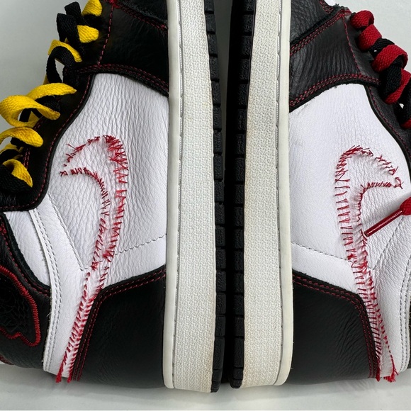 Men’s size 10.5 Nike air Jordan 1 retro high defiant OG Chicago bred classic vtg main image 10